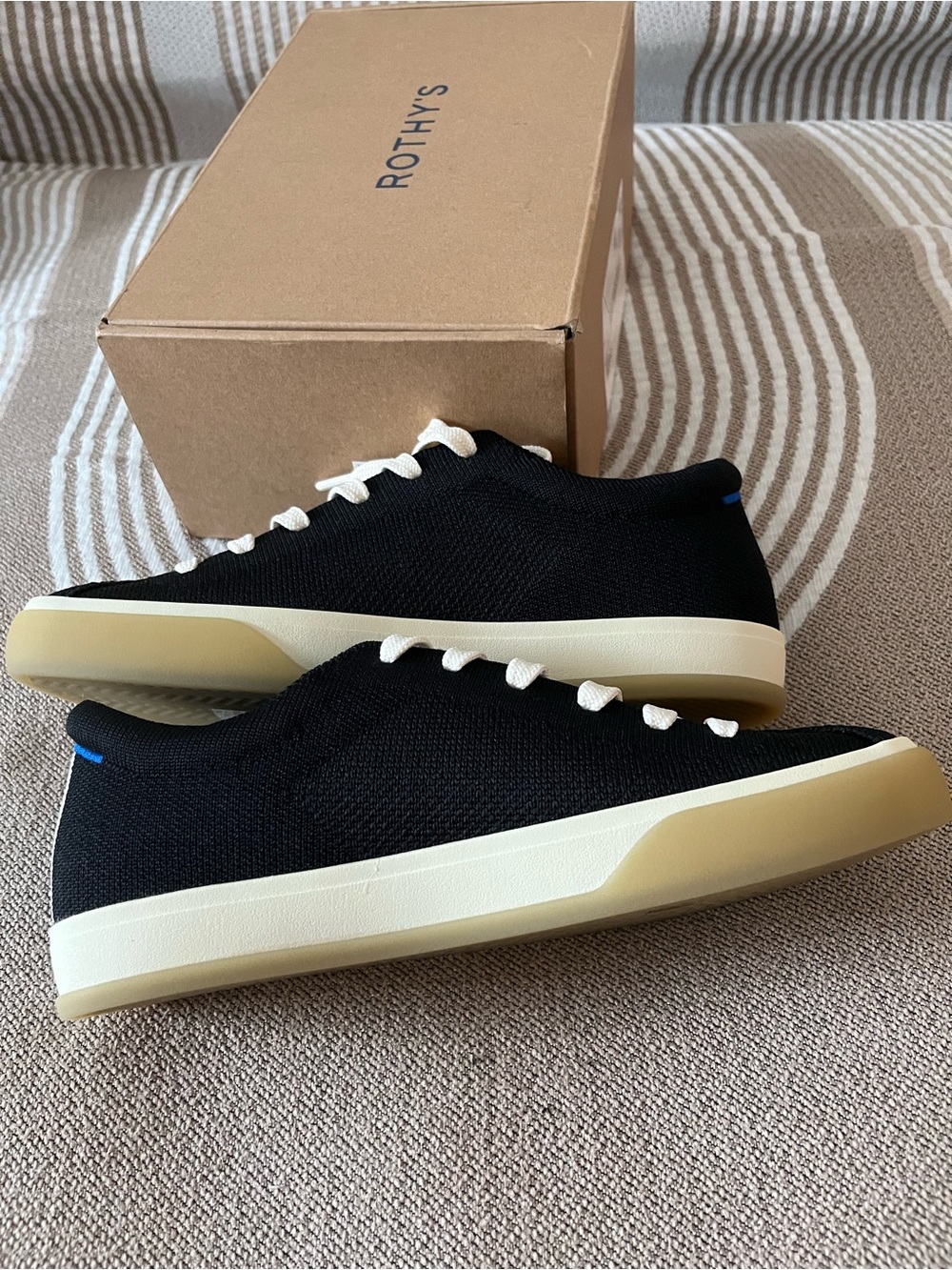 Rothy’s The Lace Up Sneaker, Black w/white laces, Size 7~ NEW WITH BOX - Picture 4 of 5